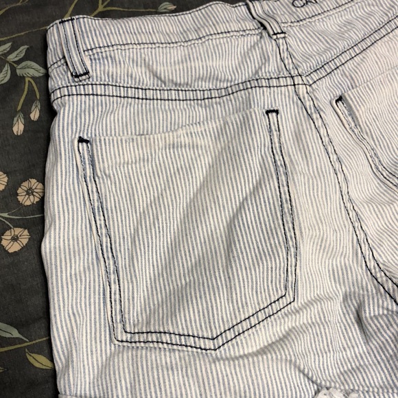 Carmar Striped Mid-Rise 100% Cotton Denim Distressed Jean Shorts Blue and White - Picture 7 of 8